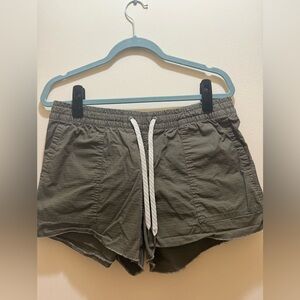 VUORI cotton shorts - large - olive green